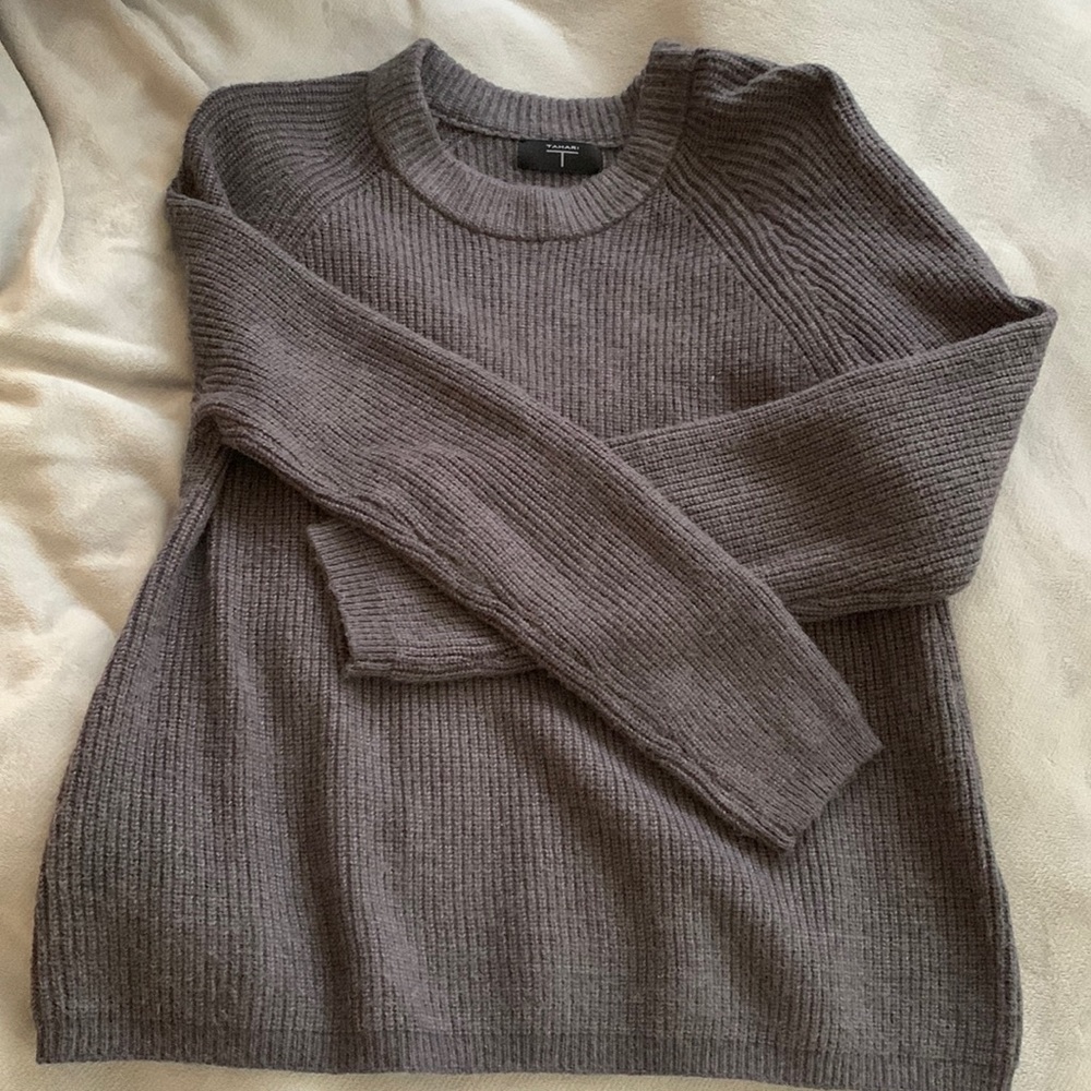 Tahari grey crewneck sweater, Size XS